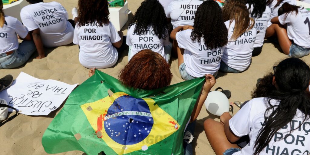 ato-no-rio-pede-justica-pela-morte-de-thiago-menezes-flausino