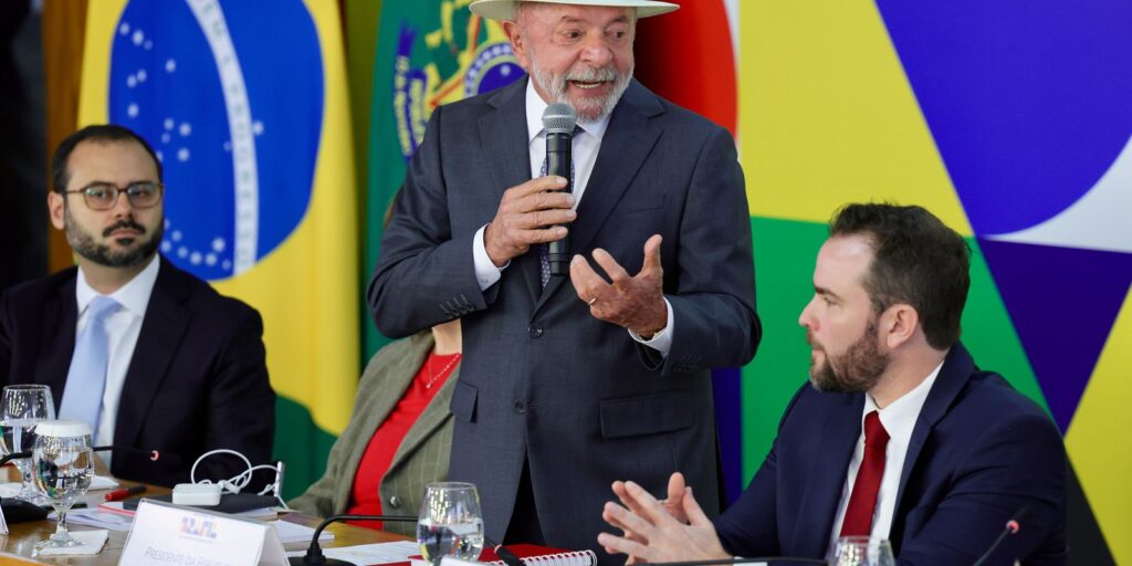 lula-anuncia-novo-desenrola-para-quem-ganha-ate-r$-8,1-mil