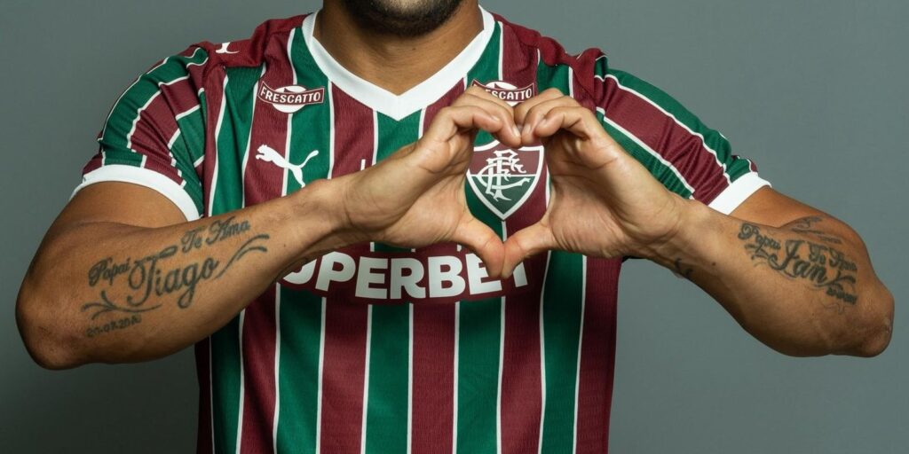 fluminense-anuncia-a-contratacao-do-atacante-hulk