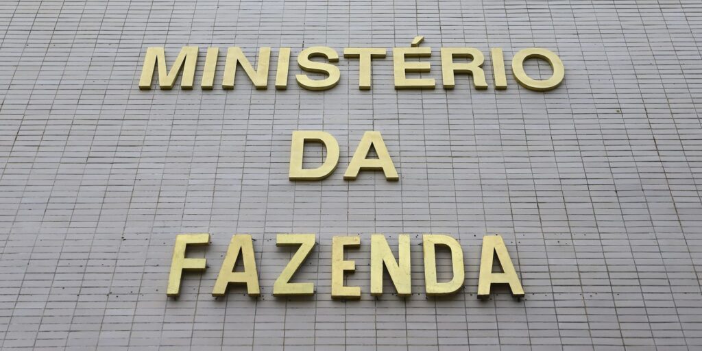 cmn-adia-bloqueio-ambiental-no-credito-rural-para-2027