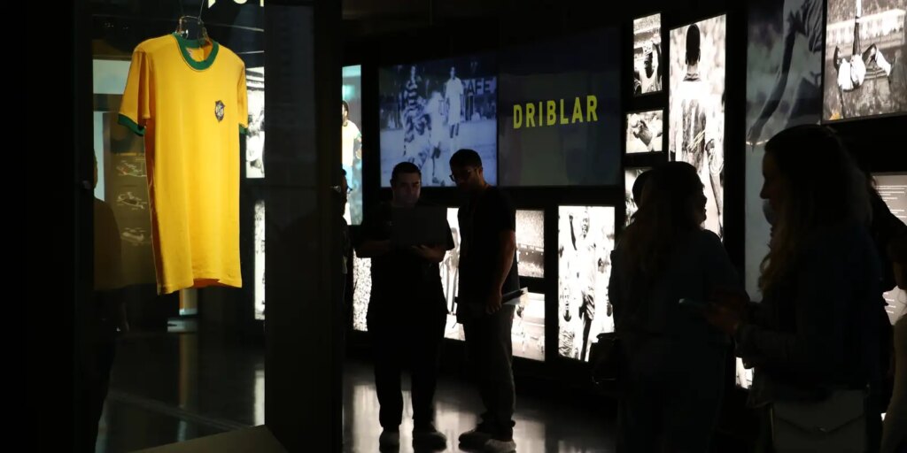 museu-do-futebol-lanca-exposicao-sobre-camisas-da-selecao-brasileira