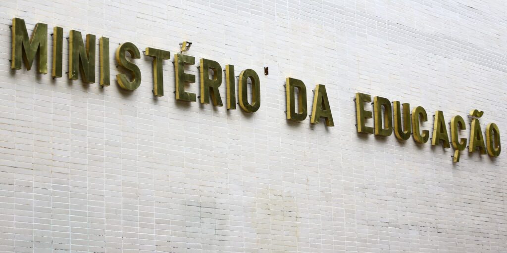 formacao-de-professores-a-distancia-mostra-desempenho-53,1%-inferior