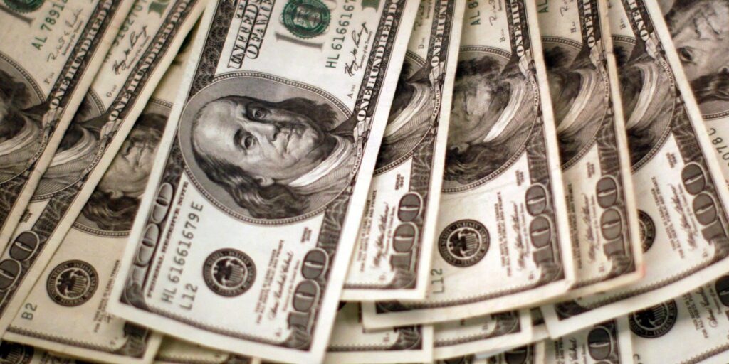 dolar-cai-para-r$-5-e-bolsa-sobe-com-alivio-no-oriente-medio