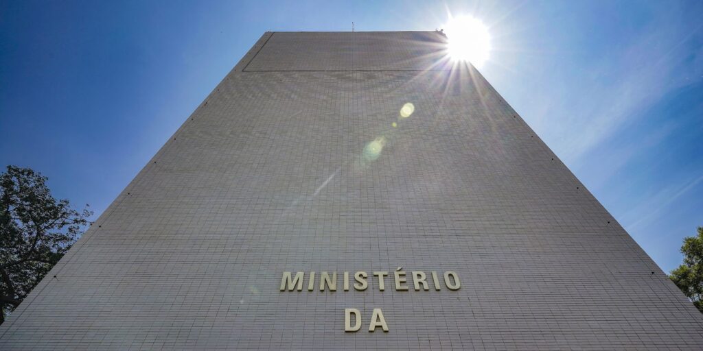 governo-bloqueia-r$-22,1-bi-do-orcamento-de-2026