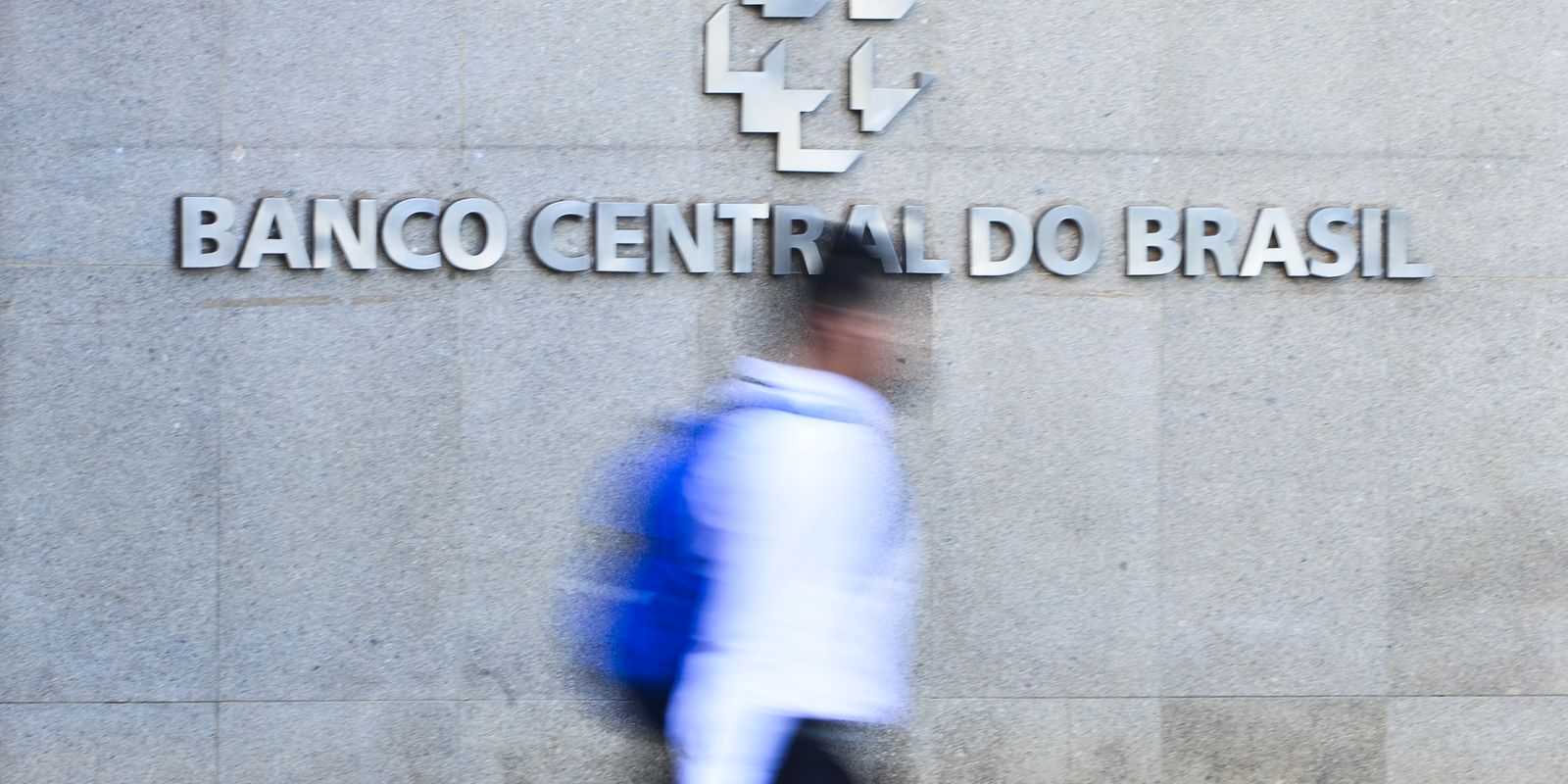 dinheiro-de-clientes-do-master-migrou-para-bancos-maiores,-informa-bc