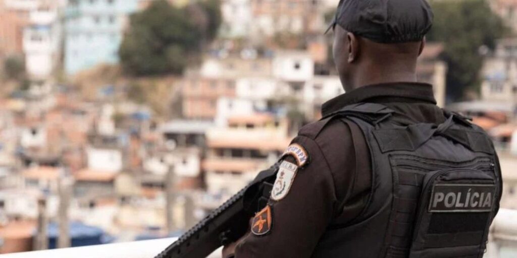 cinco-pessoas-morrem-em-operacao-contra-o-trafico-de-drogas-no-rio