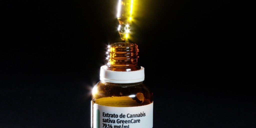 mulheres-de-45-a-64-anos-lideram-mercado-de-cannabis-medicinal-no-pais