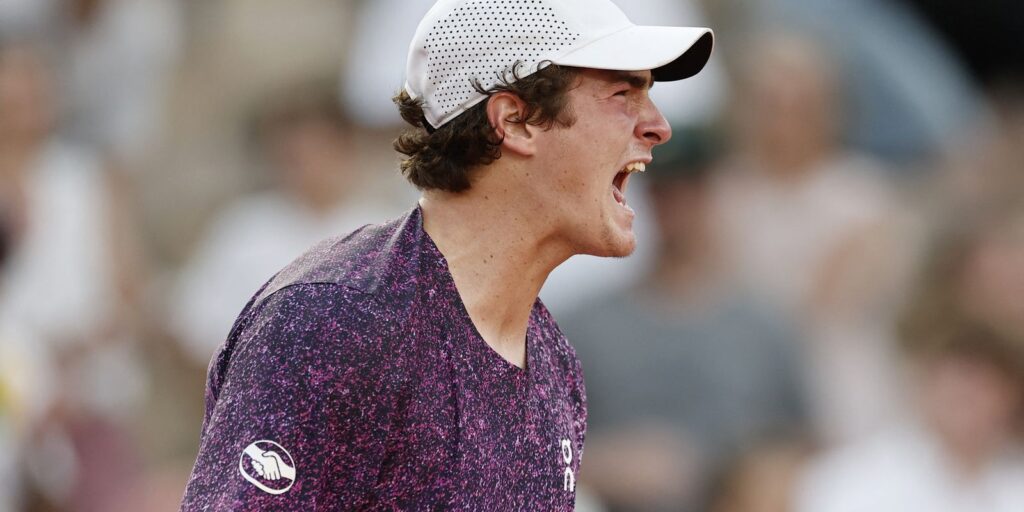 joao-fonseca-vira-sobre-croata-e-vai-encarar-djoko-em-roland-garros