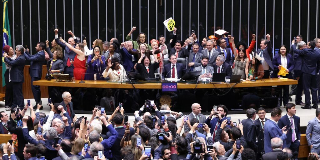 saiba-como-votaram-os-deputados-na-pec-que-acaba-com-a-escala-6×1