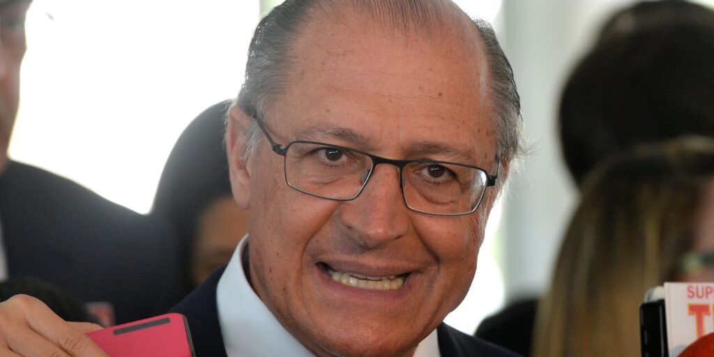 e-factoide-do-cla-bolsonaro-para-desviar-do-caso-master,-diz-alckmin