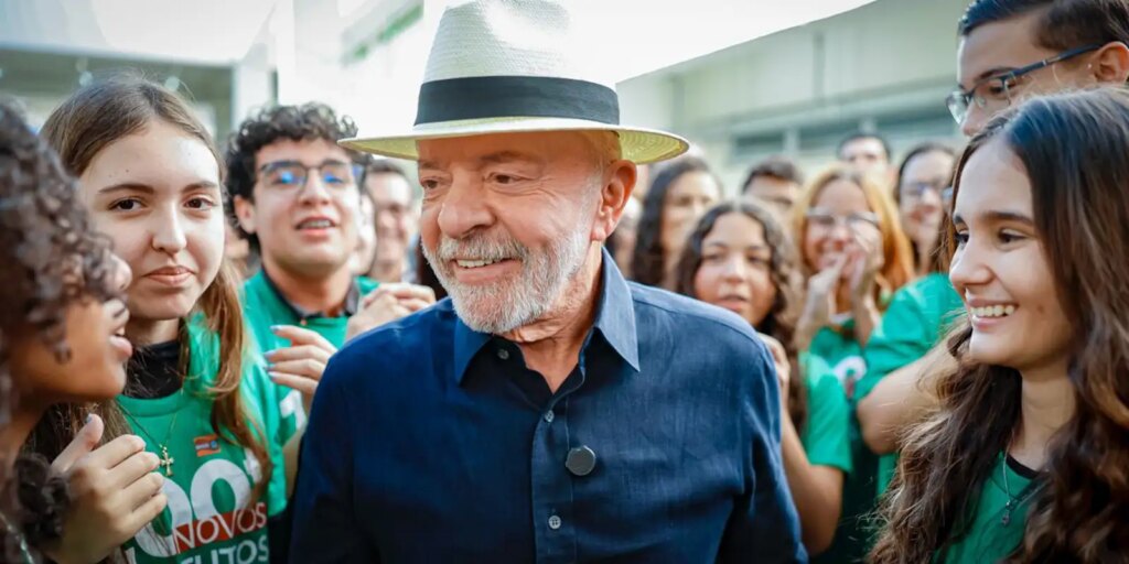 “quem-tinha-que-aumentar-a-taxa-seriamos-nos”,-diz-lula-sobre-eua