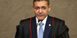 tse-atende-flavio-e-manda-suspender-canal-do-whatsapp-exercito-do-lula