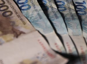 renda-media-das-familias-chega-a-r$-2.264-e-e-recorde-em-2025