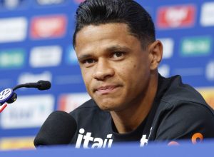 aposta-de-ancelotti,-douglas-santos-explica-apoio-tatico-a-vini-jr.
