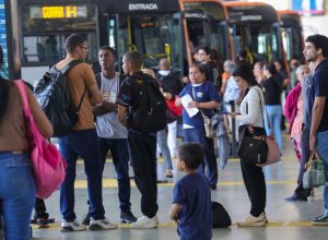 setor-de-servicos-fica-estavel-em-julho-e-sobe-2,4%-em-12-meses