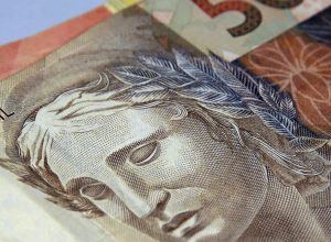 brasileiros-retiram-r$-10,5-bilhoes-da-poupanca-em-agosto