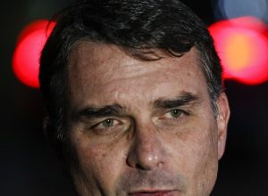 pf-aponta-cobrancas-de-flavio-a-vorcaro-por-filme-dark-horse