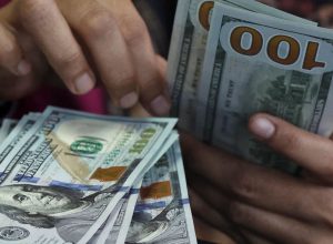 dolar-fecha-abaixo-de-r$-5-pela-primeira-vez-desde-maio