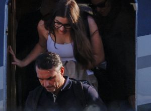 flavio-bolsonaro-chega-aos-estados-unidos-depois-de-fugir-do-brasil